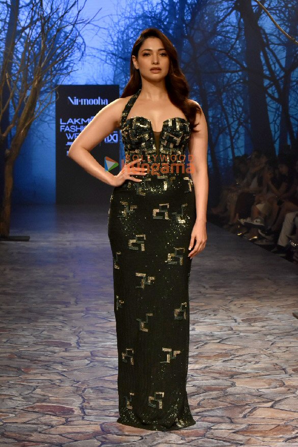 photos tamannaah bhatia karisma kapoor and others walk the ramp at lakme fashion week 2023 day 4 10