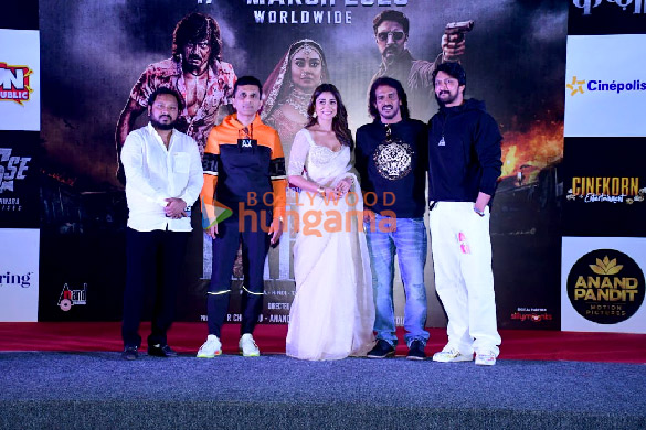 photos underworld ka kabzaa stars upendra shriya saran and kichcha sudeepa with producer anand pandit attend a press conference 2