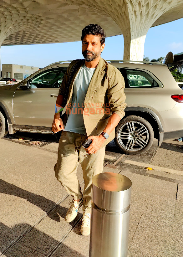 photos urvashi rautela and farhan akhtar snapped at the airport 2