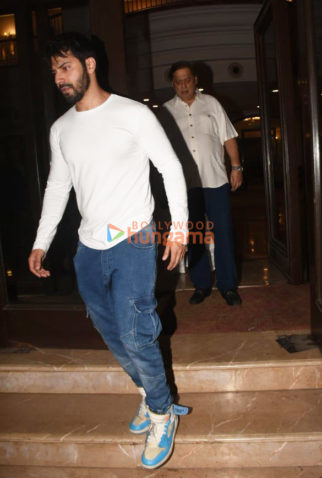 Photos: Varun Dhawan, David Dhawan and others snapped at a prayer meet