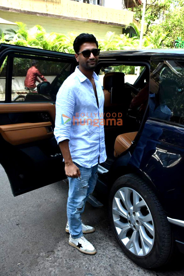 Photos: Vicky Kaushal snapped in Khar | Parties & Events