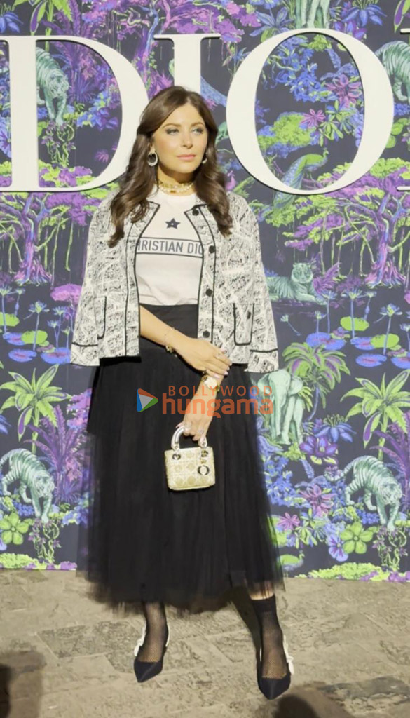 photos virat kohli anushka sharma arjun kapoor and more attend dior 2023 show at gateway of india mumbai 00655 2