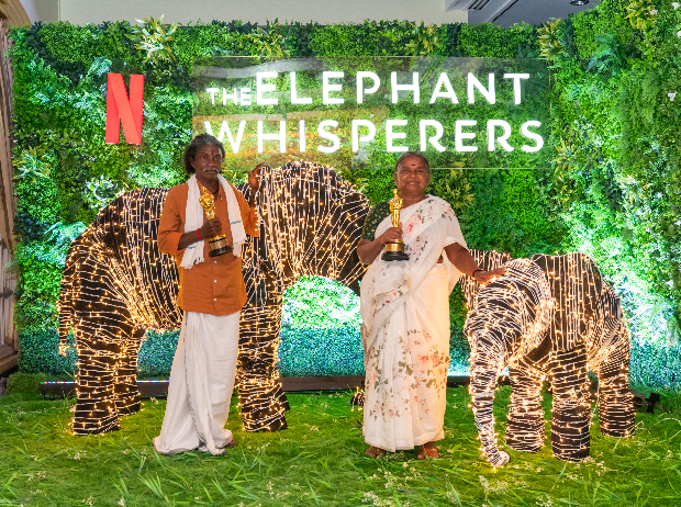 The Elephant Whisperers' Guneet Monga and Kartiki Gonsalves celebrate their Oscar win with Bomman and Bellie, see photos and video