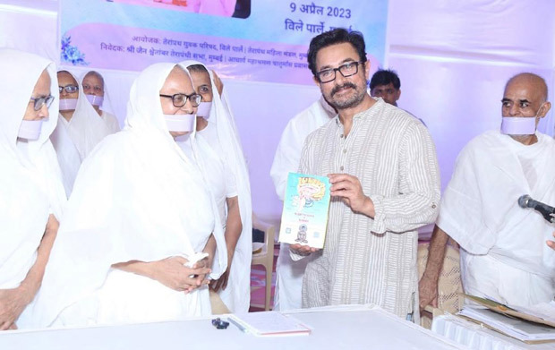 Aamir Khan pays tribute to scientist Professor Muni Mahendra Kumar : Bollywood News
