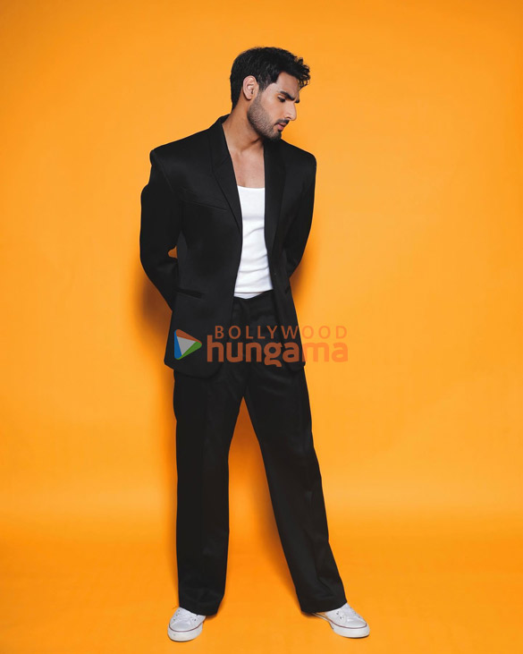 ahan shetty 1 4