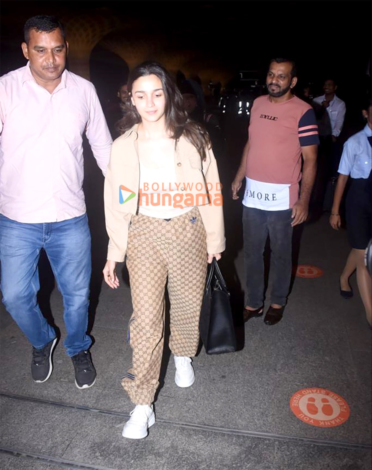 Alia Bhatt is all smiles at the airport to fly to the US for the start of Met Gala 2023, see pics