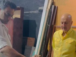 Anurag Basu turns into a chef for Metro In Dino star Anupam Kher; makes egg dosa for him on set, watch