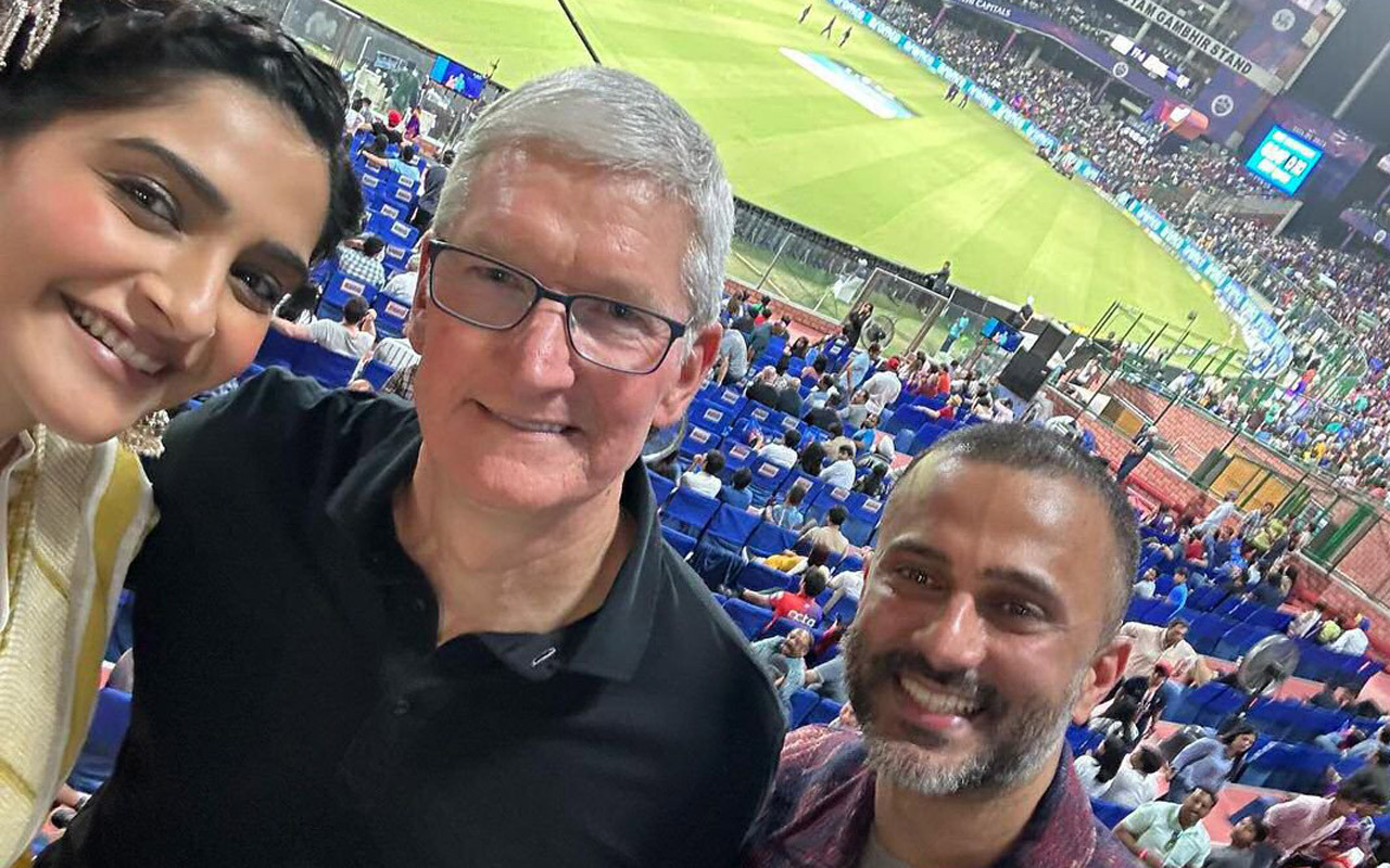 Apple CEO Tim Cook joins Sonam Kapoor and Anand Ahuja at Delhi Capitals vs KKR IPL match, see photos