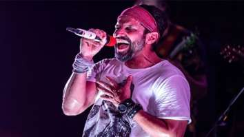 Chaos erupts as Farhan Akhtar’s concert stage collapses due to dust storm in Indore