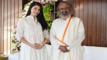Jacqueline Fernandez gives a peek into her meeting with Sri Sri Ravi Shankar; says, “Living in the moment with joy”