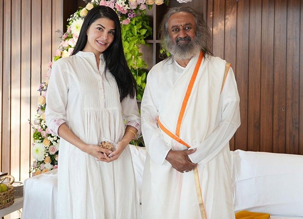 Jacqueline Fernandez gives a peek into her meeting with Sri Sri Ravi Shankar; says, “Living in the moment with joy” : Bollywood News