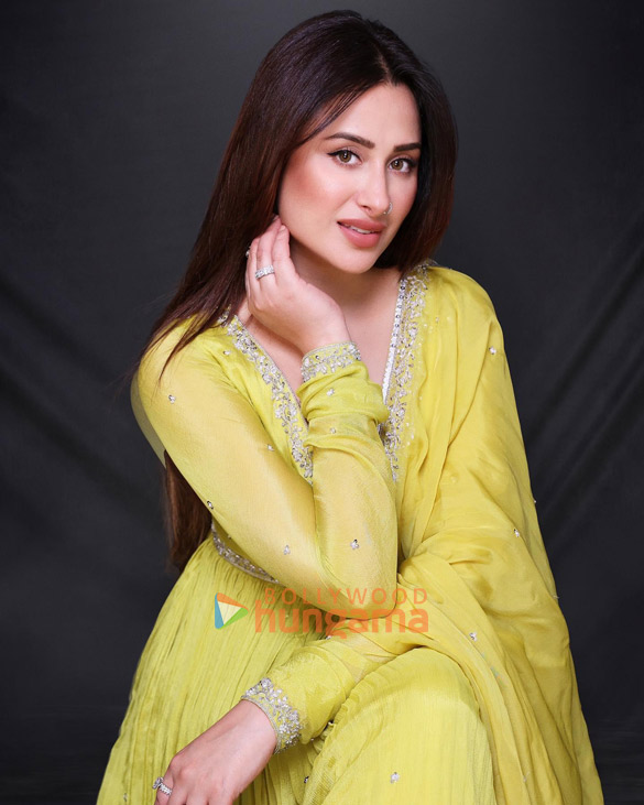 mahira sharma 1 18