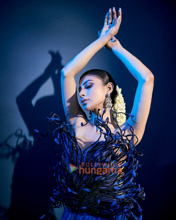 mouni roy 5 87