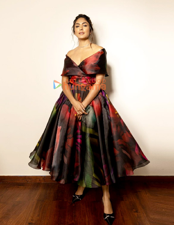 mrunal thakur 1 120
