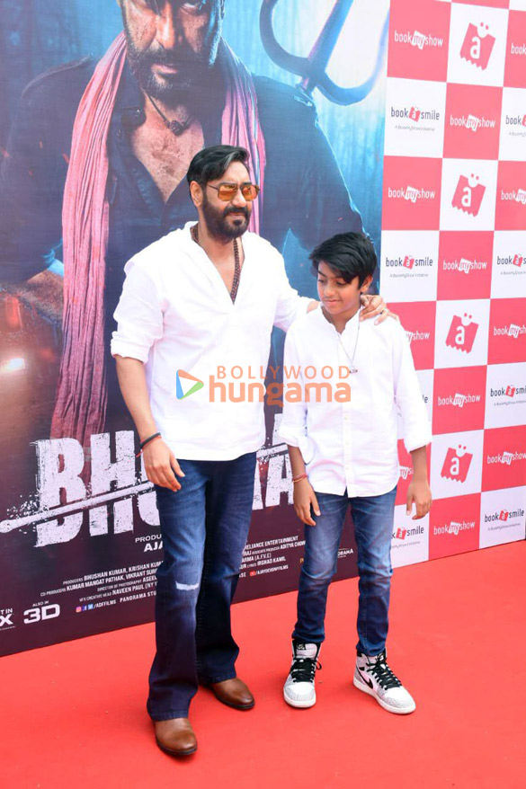 photos ajay devgn and snapped with his son at a screening of bholaa 6