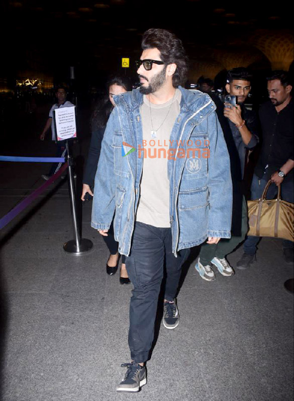photos arjun kapoor malaika arora and yo yo honey singh snapped at the airport 4