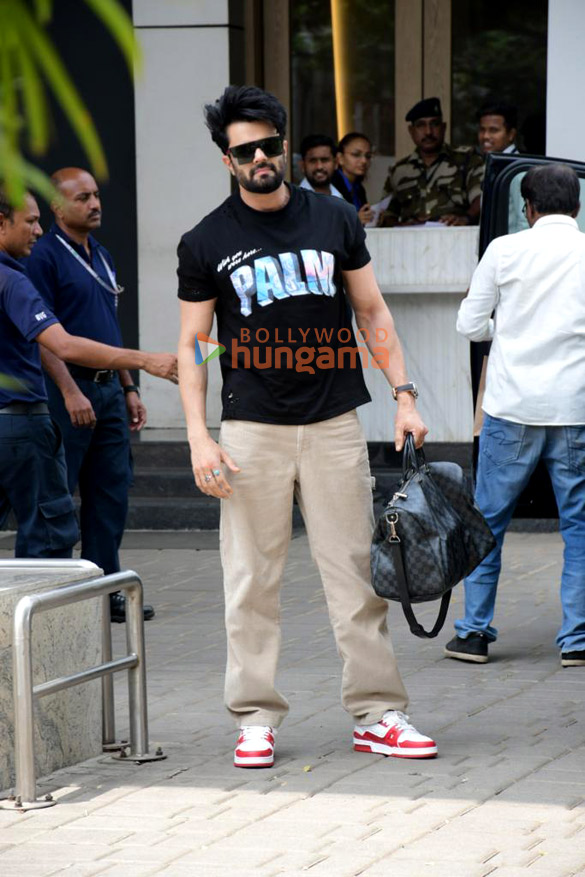 photos bhumi pednekar and maniesh paul snapped at kalina airport 4