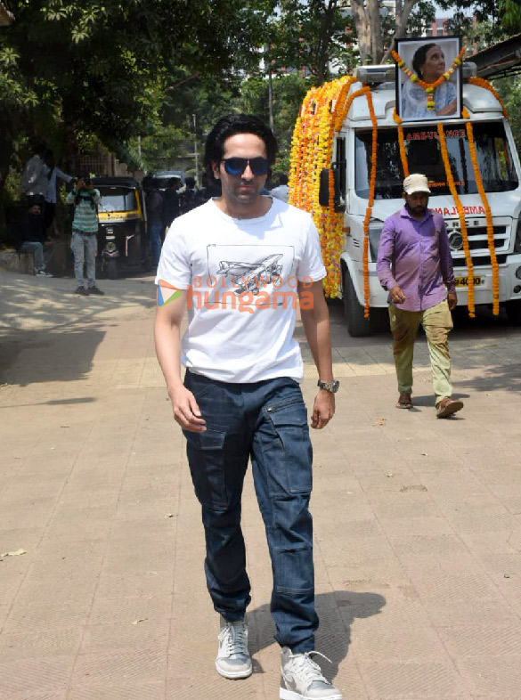 Photos: Celebs attend Mukesh Chhabra’s mother funeral | Parties & Events
