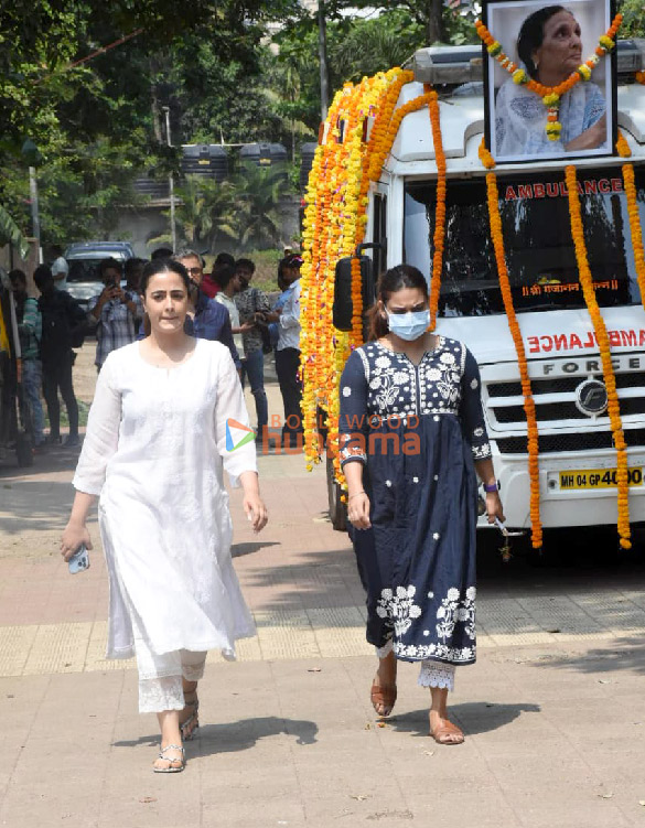 photos celebs attend mukesh chhabras mother funeral 10