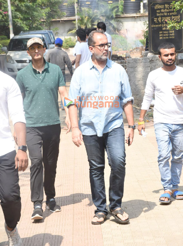 photos celebs attend mukesh chhabras mother funeral 14