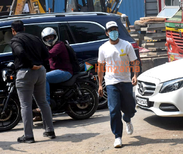 photos celebs attend mukesh chhabras mother funeral 8