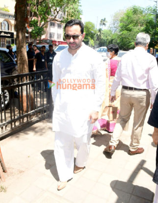 Photos: Celebs attend Pradeep Sarkar’s prayer meet
