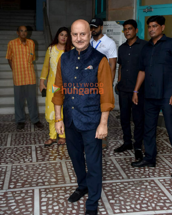 photos celebs grace satish kaushiks 67th birth anniversary 7