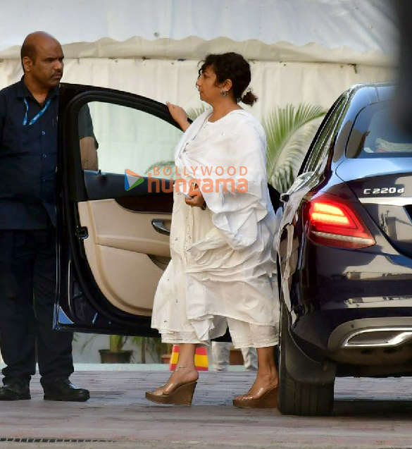 photos celebs snapped at pamela chopras prayer meet 11
