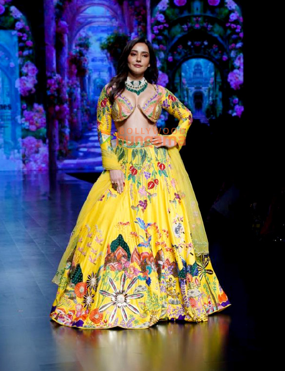 photos dia mirza and neha sharma turns showstopper for bombay times fashion week 2023 1