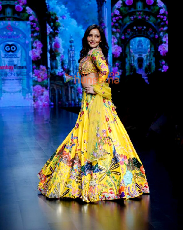 photos dia mirza and neha sharma turns showstopper for bombay times fashion week 2023 2