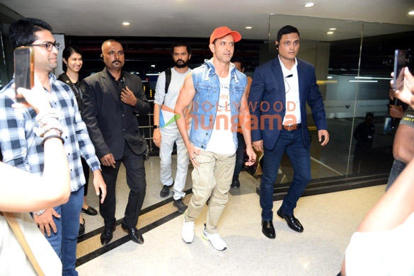 photos hrithik roshan snapped at the launch of the first hrx store in mumbai at phoenix market city 6