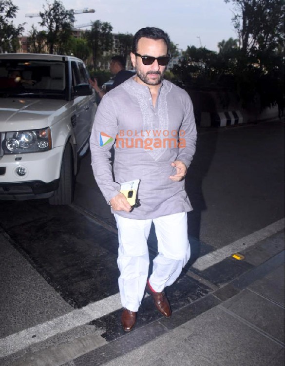 photos janhvi kapoor karisma kapoor sania mirza and others snapped at the airport 1