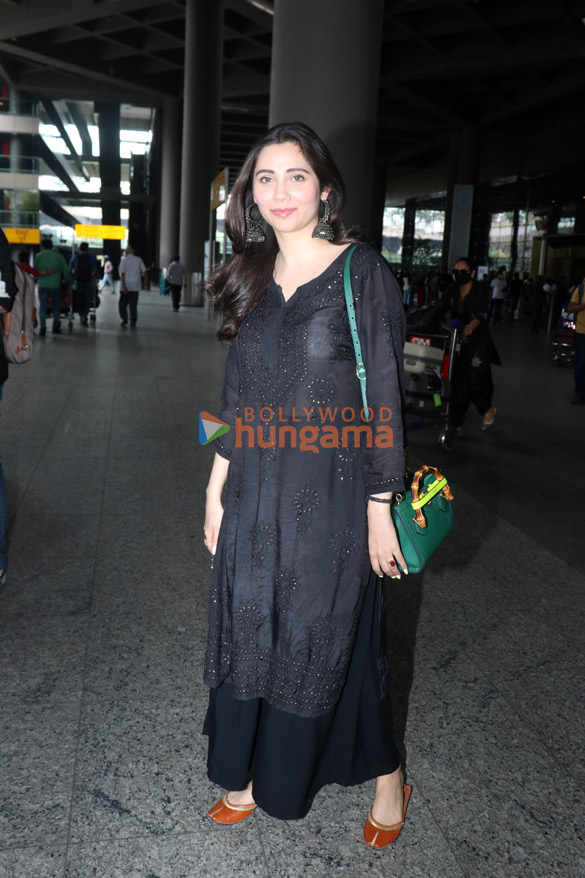 photos janhvi kapoor nushrratt bharuccha and others snapped at the airport 3