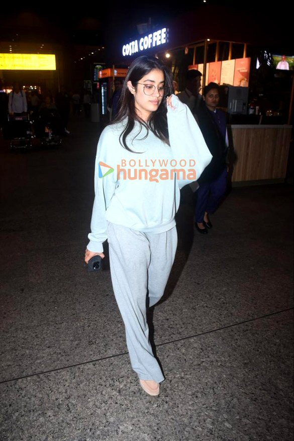 Photos: Janhvi Kapoor, Varun Dhawan, Diana Penty and others snapped at the airport