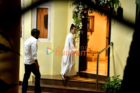 photos kareena kapoor khan saif ali khan and others snapped at yash chopras house 1 2