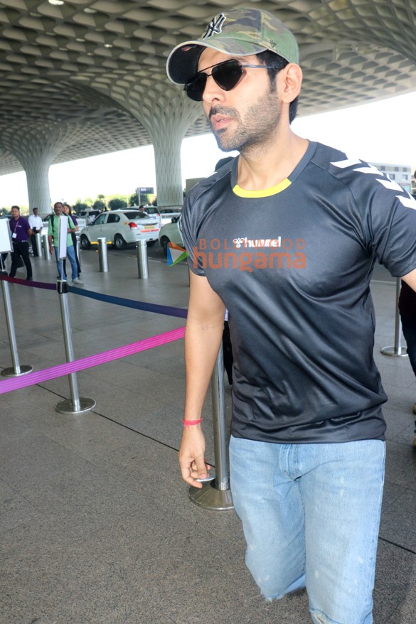 photos kiara advani kartik aryan vaani kapoor and tamannaah bhatia snapped at the airport