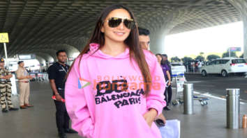 Photos: Kiara Advani, Kartik Aryan, Vaani Kapoor and Tamannaah Bhatia snapped at the airport