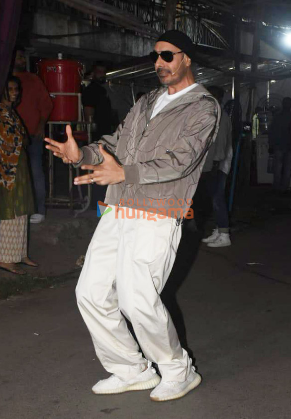 photos kisi ka bhai kisi ki jaan cast snapped promoting the film on the sets of the kapil sharma show 77 7