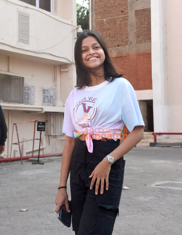 photos kisi ka bhai kisi ki jaan cast snapped promoting their film at mehboob studios in bandra2 3