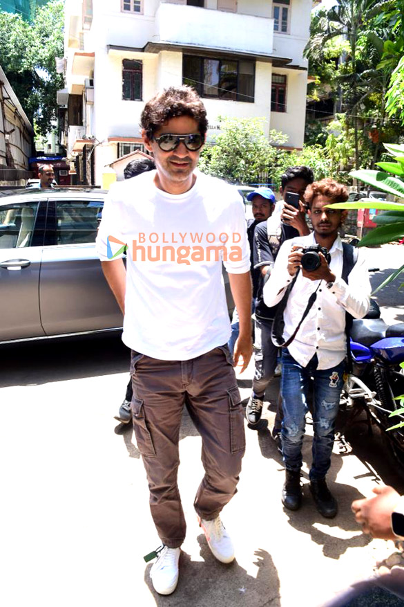 photos kritika kamra soha ali khan and gaurav kapur snapped at mizu in bandra 3 2