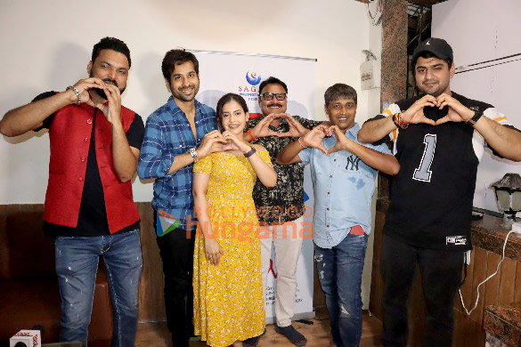 photos mahurat of director santos sagars film desi love 2