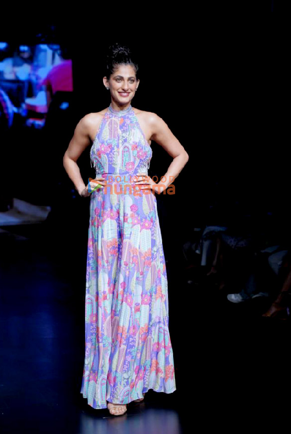 photos malaika arora amrin qureshi and namashi chakraborty turn showstoppers at bombay times fashion week 2023 5