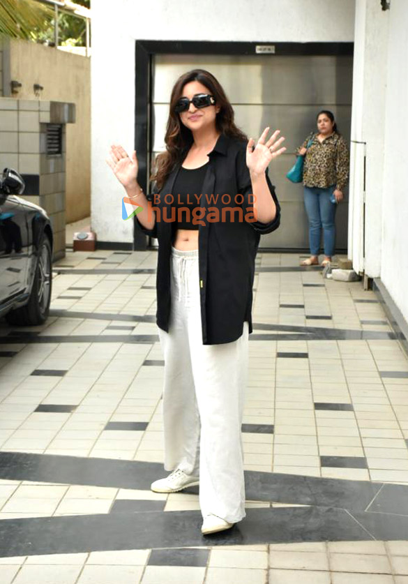 photos parineeti chopra snapped in khar 5