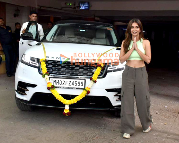 photos pulkit samrat and kriti kharbanda snapped with her new car 1