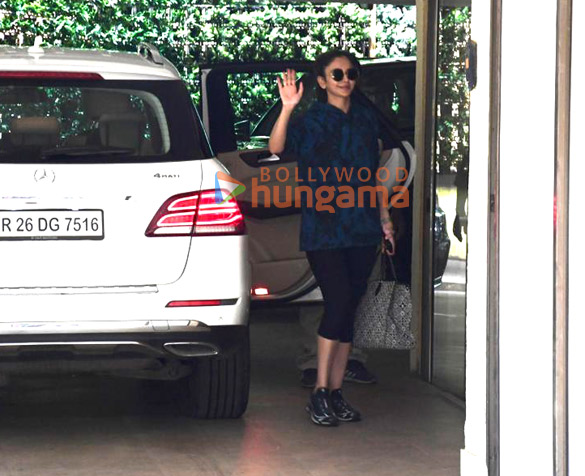 photos rakul preet singh snapped in bandra 3 10