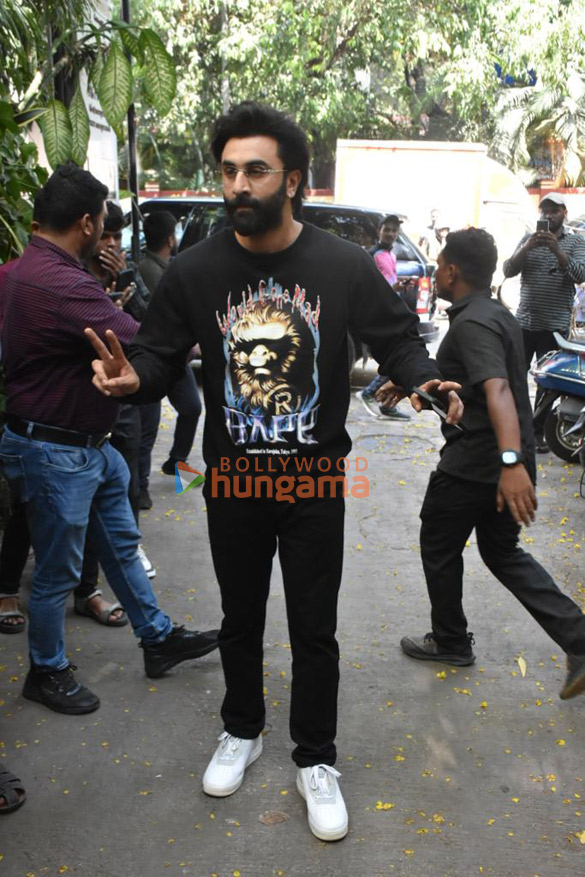 photos ranbir kapoor spotted at krome studio in bandra 1