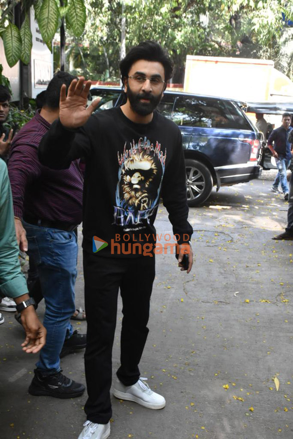 photos ranbir kapoor spotted at krome studio in bandra 2