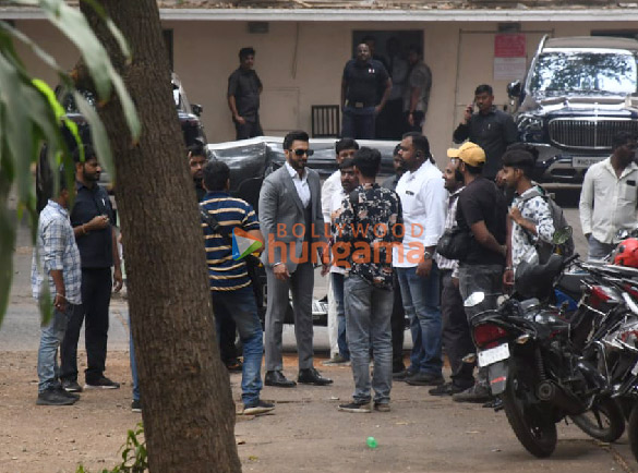 photos ranveer singh snapped outside mehboob studio in bandra 3