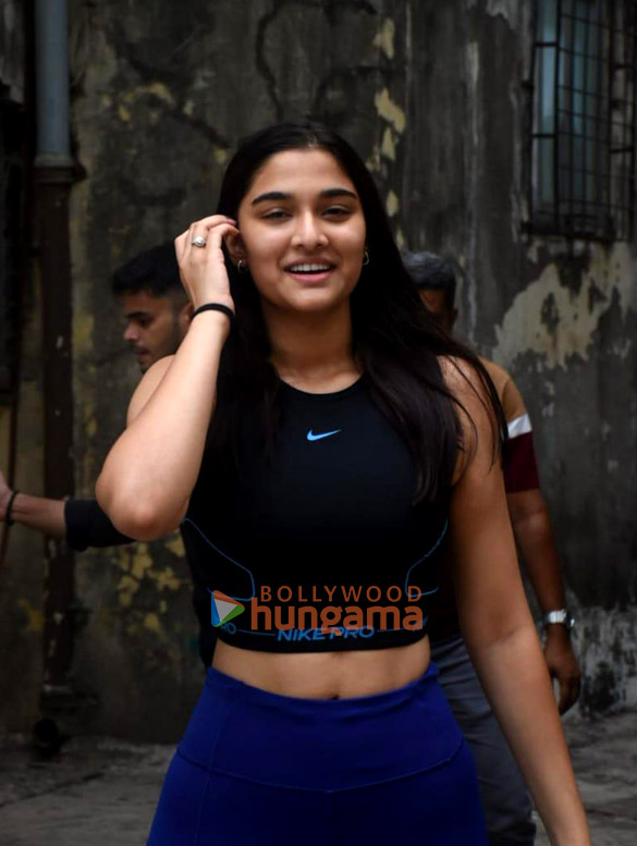 photos saiee manjrekar snapped in juhu 2 4
