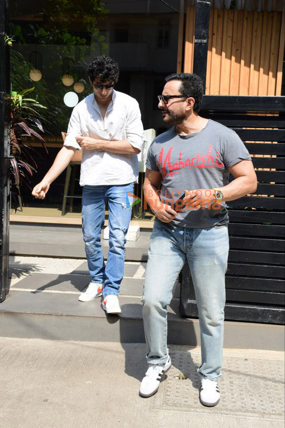 photos saif ali khan and ibrahim ali khan snapped at mizu in bandra 2